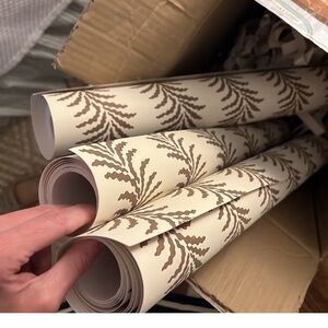 Soane scrolling fern chestnut - single remnant roll